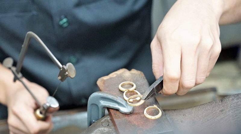 Hand Company Equipment Steel Work  - photosforyou / Pixabay
