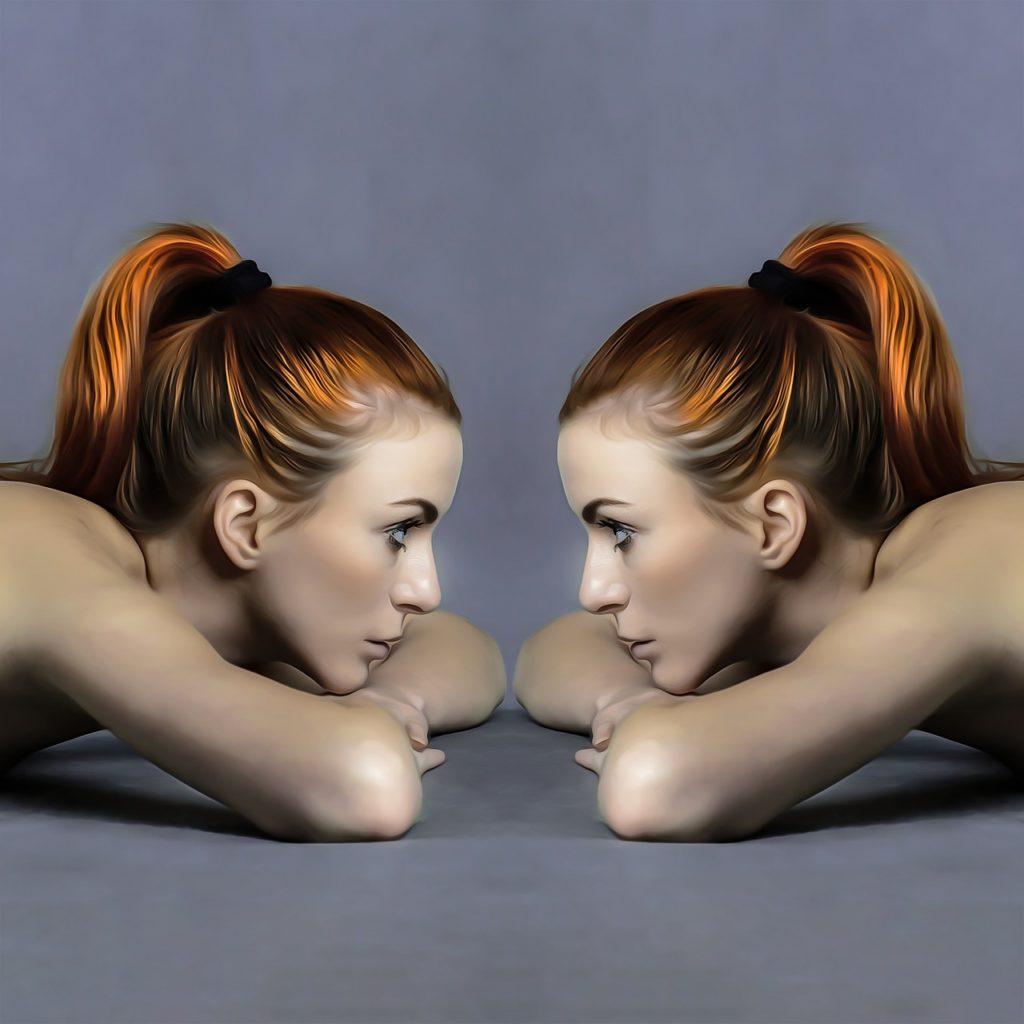 Ladies Avatar Twins Mirror - Prettysleepy / Pixabay