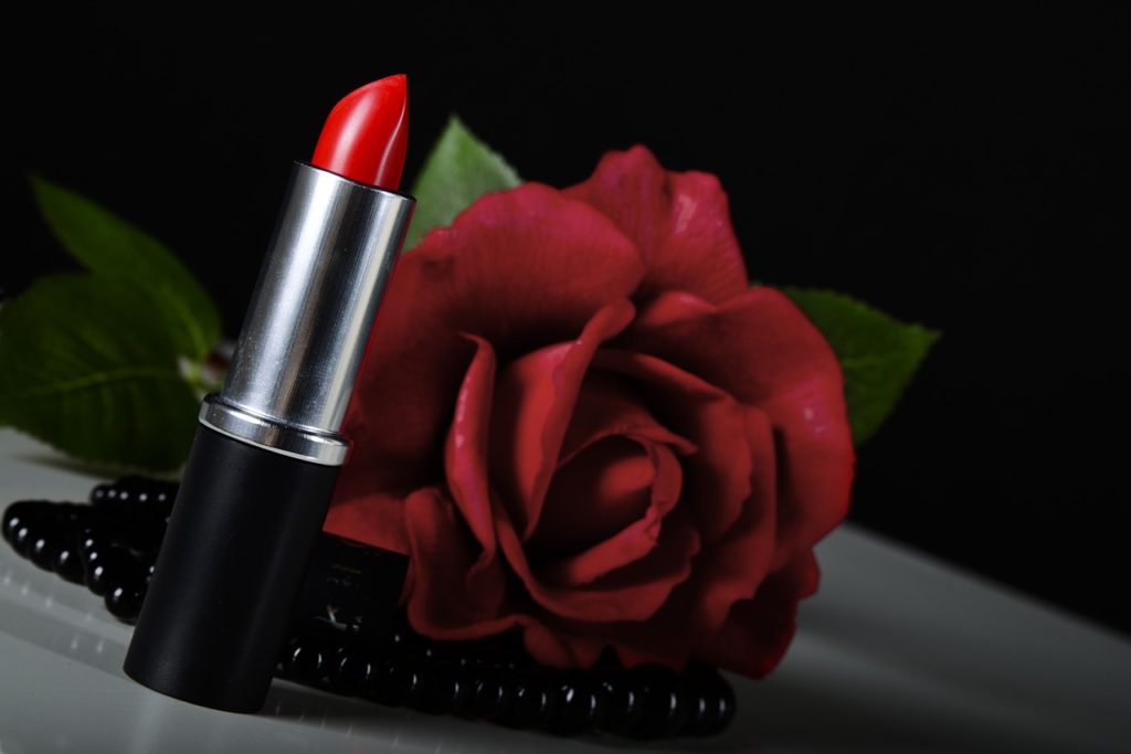 Rosa Lipstick Trick Cosmetics Red - TracyGem / Pixabay