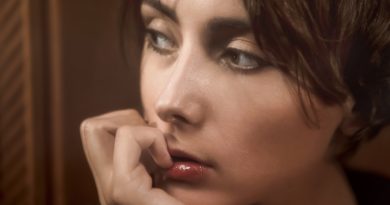 Woman Beauty Portrait Face Makeup  - Alpcem / Pixabay