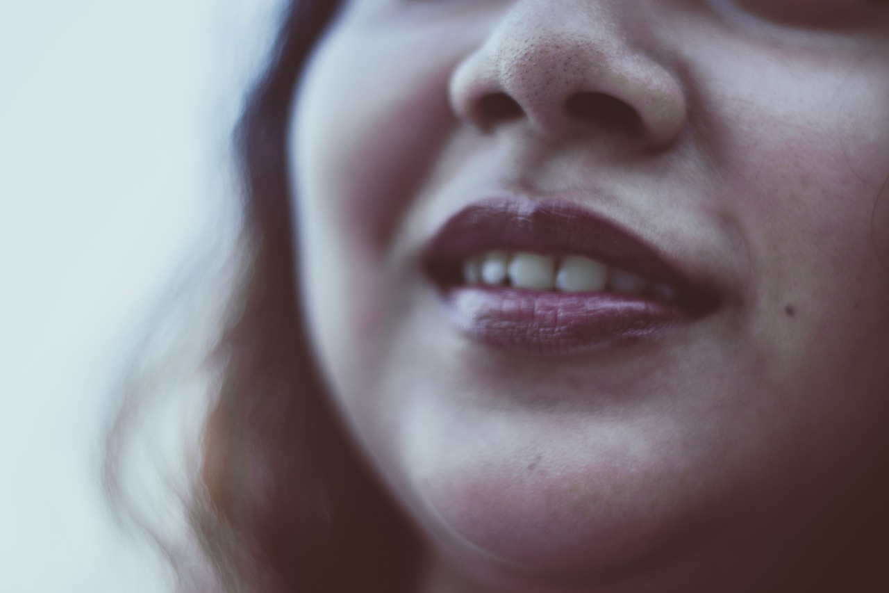 Dá se vrátit čas? S moderními metodami liftingu obličeje to jde! Woman Happy Face Smile Girl - rahulpandit / Pixabay
