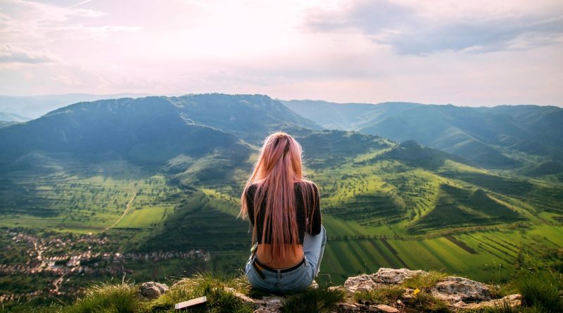 Woman Leisure Mountains Tourist  - icsilviu / Pixabay